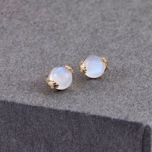 14k Solid Gold Moonstone Cartilage Earring Threadless Push In Labret Conch Earring Moonstone Helix Stud Tragus Piercing Flat Back Earring