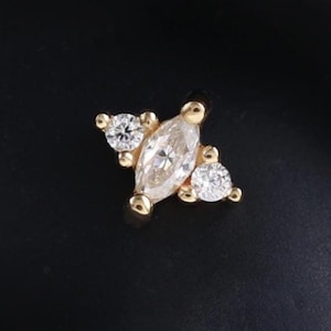 Piercing de cartilagem em ouro maciço 14K com moissanita, brincos de hélix, concha e lóbulo com base plana, brincos de luxo com pino de pressão sem rosca e cravejados de diamantes.