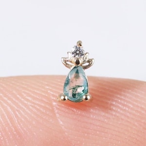 14K massief gouden perenmosagaat lotusoorbel, sierlijke tragus moissaniet draadloze pin, bloemen kwab conch helix neuskraakbeen piercing