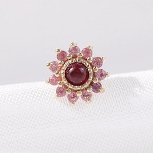 Pendiente de oro macizo de 14 quilates con rubí y turmalina rosa en forma de girasol, piercing floral de cartílago plano sin rosca, joyería para hélix, concha y tragus
