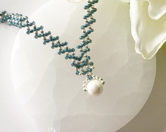 ''Elegance'' necklace in silver and blue micro glass beads adorned with a shell pearl | Handmade Necklace | Gift for her