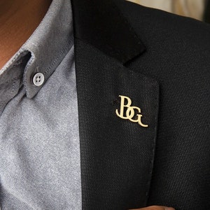 Iniciales personalizadas chaqueta solapa Pin letra única logotipo personalizado etiqueta broche oro rosa broche regalo para hombres novio imagen 2