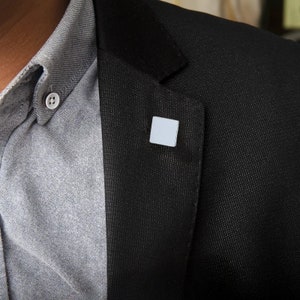 Broche cuadrado con logotipo personalizado para eventos de negocios, arma familiar, letras iniciales de acero inoxidable para hombres y mujeres, joyería personalizada