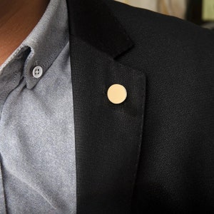 Broche con logotipo personalizado, oro para eventos de negocios, arma familiar, letras iniciales de acero inoxidable para hombres y mujeres, joyería personalizada