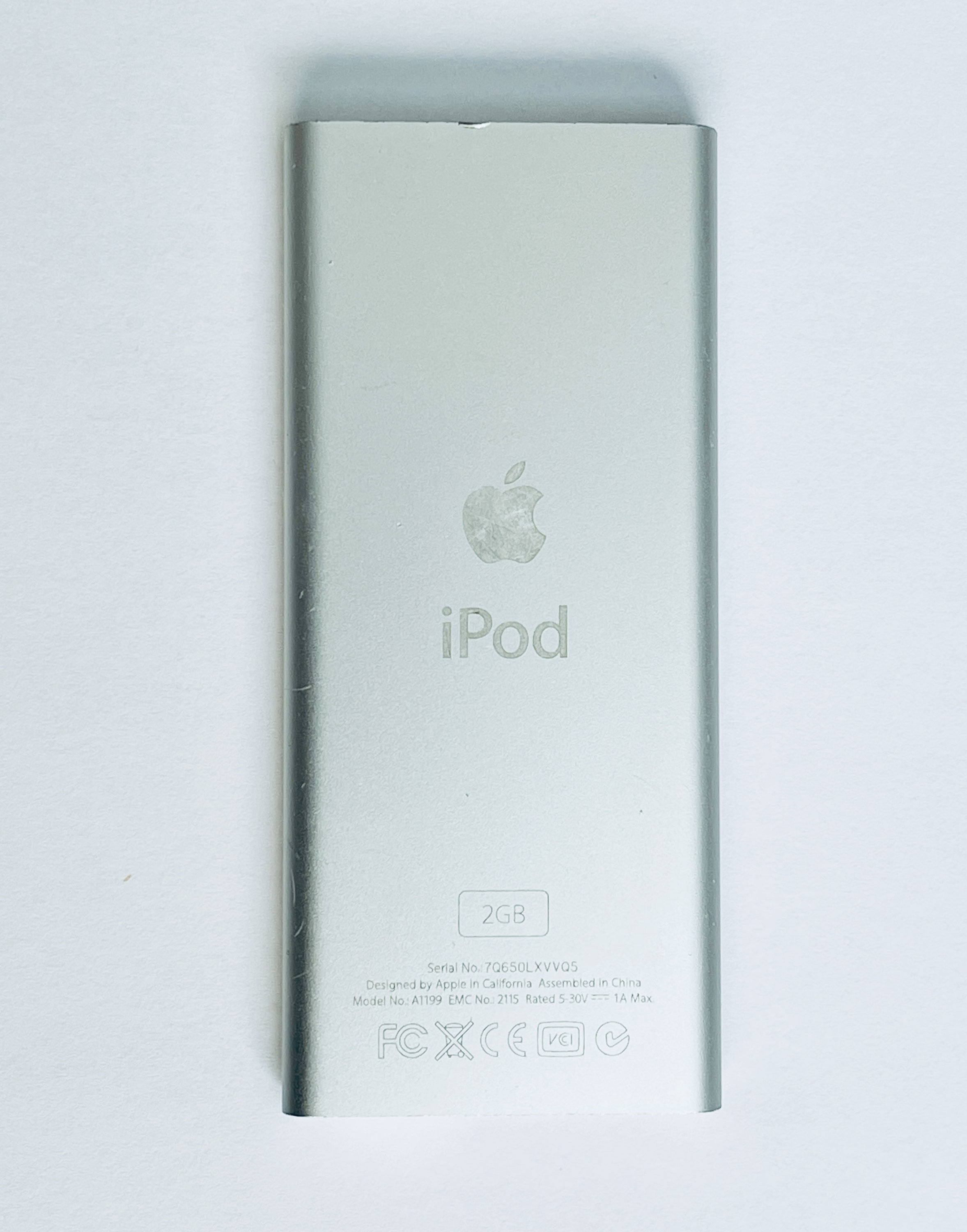 Apple iPod nano 2nd Generation Silver (2 GB) Works Great