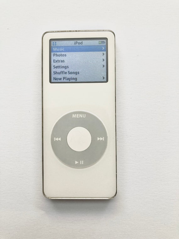 Apple iPod nano 4GB (White) MA005J/A