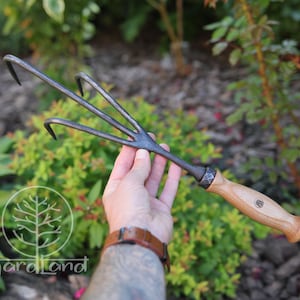 Handtuinfrees | Handgesmeed tuingereedschap | Handhark | Tuincultivator | Tuinhark | Hickory-steel | Tuingereedschap in vintage stijl