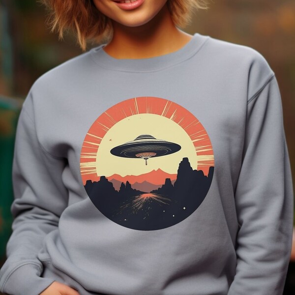 Vintage UFO Theme Sweatshirt, Celestial Encounters, Retro UFO Design, schwebendes UFO, Sonnenuntergang Szene, Außerirdische Vibes, Alien Entführung