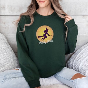 Heks Halloween-sweater; Witchy Vibe met maancadeau voor Halloween-liefhebbers; Leuk heksenshirt en Halloween-outfit Spooky Vibes; Herfstkleding