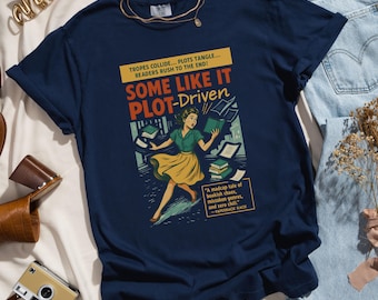 Some Like It Plot Comfort Colors Shirt, vintage noir boekshirt, literair woordspeling T-shirt, cadeau boekenliefhebber, shirt retro reader, unieke leesgrage merchandise