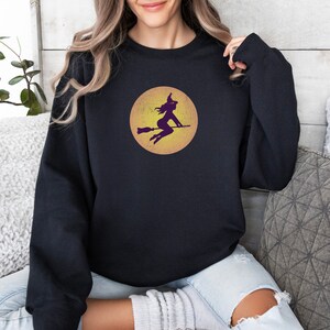 Heks Halloween-sweater; Witchy Vibe met maancadeau voor Halloween-liefhebbers; Leuk heksenshirt en Halloween-outfit Spooky Vibes; Herfstkleding