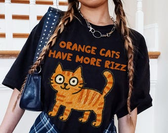 Orange Katzen haben mehr Rizz Shirt, Orange Jungen Energie T-Shirt, lustiges Geschenk für Katzenmutter oder Katzenvater, niedliches Hand gezeichnetes orange getigertes T-Shirt