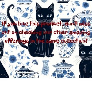 K&ouml;nnte beinhalten: Ein nahtloses Muster mit schwarzen Katzen, blauen und wei&szlig;en Blumendesigns und Porzellan-Teekannen. Der Text "Wenn Sie dieses Produkt lieben, verpassen Sie nicht unsere anderen erstaunlichen Angebote in der gleichen Kollektion!" wird in Rot angezeigt.