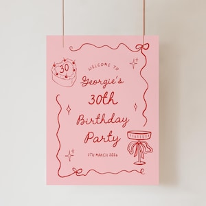 K&ouml;nnte beinhalten: Ein rosa Geburtstagsparty-Schild mit roten Illustrationen und Text. Auf dem Schild steht "Willkommen zu Georgies 30. Geburtstagsparty" mit einem Kuchen und einem dekorativen St&auml;nder. Das Datum "7. M&auml;rz 2026" ist ebenfalls angegeben.