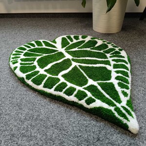 Height: 72cm
Width:56cm
Color: green, white
Material: acrylic yarn