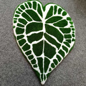 Height: 72cm
Width:56cm
Color: green, white
Material: acrylic yarn