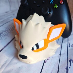 Arcanine-inspirerad handkontrollhållare | Legendarisk Fire Pokémon-spelställ bild 2
