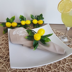 Faux Lemon Serviettenring, Zitronen Serviettenhalter mit Blumenmuster, Bauernhaus Tischdekoration, Sommerhochzeit Tischdekoration, Tischdekoration, rustikale Küchendeko