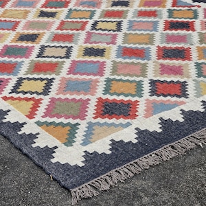 Handwoven Wool Jute Kilim Rug: Bohemian Tribal Decor