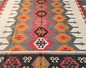 Handwoven Wool Jute Kilim Rug: Rustic Bohemian Decor