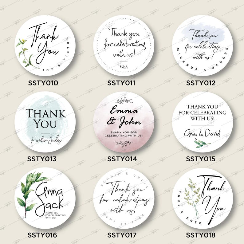 Op de afbeelding: Set van 8 ronde bedank stickers met verschillende bloemenontwerpen en tekst. De stickers bevatten de tekst "Bedankt" en de namen van paren, zoals "Emma & John" en "Amy & David".