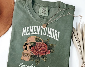 Camiseta católica Memento Mori para mujer, regalo de santos católicos, camiseta católica, camiseta religiosa floral para mujer, camisetas católicas, camiseta del Día de Todos los Santos