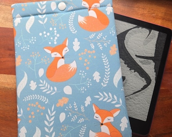 Blue Sleepy Fox Kindle Sleeve: Padded E-reader Case