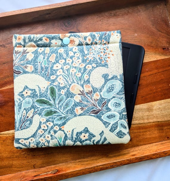 LIMITED EDITION Fox Kobo Libra Sleeve, Padded Cottagecore E-reader Pouch, Thicket and Bramble Print