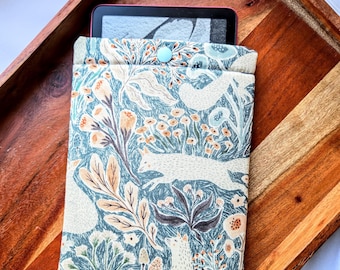 LIMITED EDITION Fox Kindle Sleeve, Padded E-reader Pouch, Thicket & Bramble Print