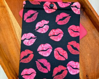 Kisses Kindle Sleeve Pouch: Valentine's Padded Kindle E-reader case, Fabric and Device Options