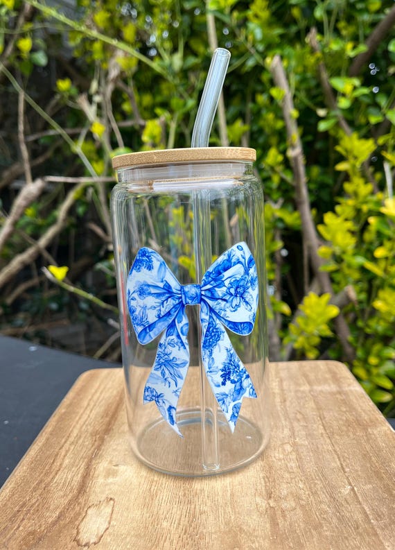 Blue Toile Chinoiserie 16oz Glass Can With Lid & Straw - Coquette Bow Glass  Mug - Iced Coffee Cup - Gift for Friend - Spring Cup - Etsy