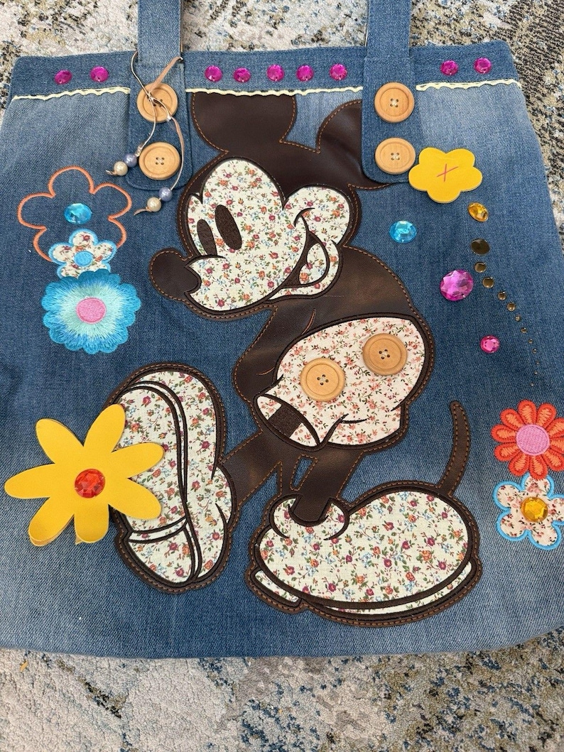Bolso de mano vintage de mezclilla con bordado de Mickey Mouse de Disney World Parks, 17 x 17 EUC HTF imagen 5