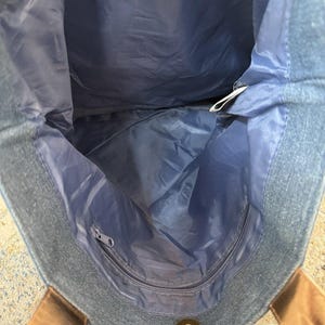 Bolso de mano vintage de mezclilla con bordado de Mickey Mouse de Disney World Parks, 17 x 17 EUC HTF imagen 6