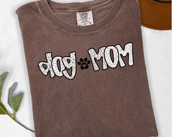 Koszulka Comfort Colors® Dog Mom, uroczy prezent dla mamy psa, koszulka dla mamy psa, prezent dla mamy psa, koszulka dla miłośnika psów, prezent z podziękowaniami dla przyjaciół