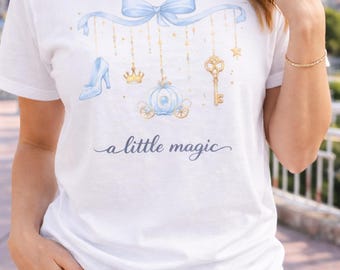 Shirt A Little Magic Assepoester | T-shirt geïnspireerd op Disney-prinses | Glazen muiltje en wagen Esthetisch | Grafische top Disney themapark