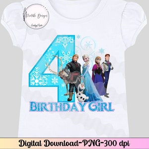 K&ouml;nnte beinhalten: Ein wei&szlig;es T-Shirt mit einer blauen Zahl vier und dem Aufdruck "Birthday Girl". Die Zahl vier ist mit Schneeflocken verziert und es sind Bilder von Figuren aus dem Film Frozen zu sehen.