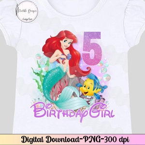 Puede incluir: Camiseta blanca con un gr&aacute;fico colorido de Ariel la sirenita, Flounder y el n&uacute;mero 5. Las palabras "BIRTHDAY GIRL" est&aacute;n escritas en una fuente p&uacute;rpura. El texto "Digital Download-PNG-300 dpi" est&aacute; en la parte inferior.