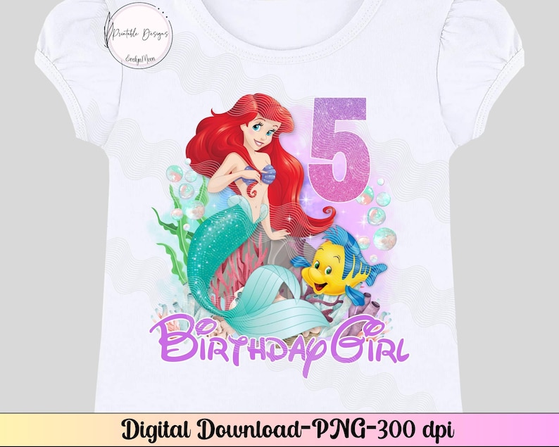 Puede incluir: Camiseta blanca con un gr&aacute;fico colorido de Ariel la sirenita, Flounder y el n&uacute;mero 5. Las palabras "BIRTHDAY GIRL" est&aacute;n escritas en una fuente p&uacute;rpura. El texto "Digital Download-PNG-300 dpi" est&aacute; en la parte inferior.