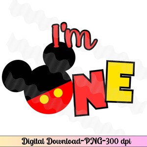 Pu&ograve; includere: Una testa di Topolino rossa, nera e gialla con il testo "I'm One" in lettere rosse e gialle.