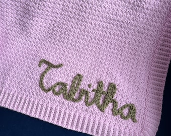 Manta de bebé de crochet personalizada con nombre bordado