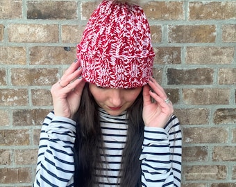 Gorro de punto acogedor con pompón de piel sintética opcional