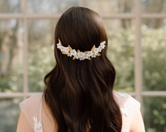 HELENA White and gold flower bridal headpiece, Floral hairpiece, Gold wedding hair accessories, White flower hair vine, Bridal hair comb