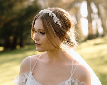 MAYA | Delicate white and gold flower bridal headband, White flower wedding accessory, Floral wedding hairpiece, minimalist hair accessories
