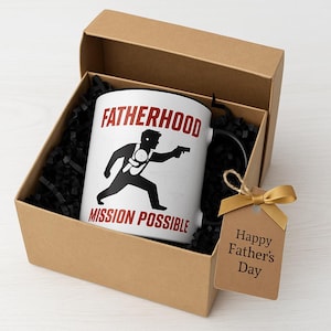 Taza "Misión Posible de Paternidad": Regalo divertido para papás primerizos, diseño de portabebés espía, taza de café para el Día del Padre