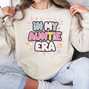 Fun Auntie Sweatshirt, Cute Aunt Design, Aunt Gifts, Cozy Graphic Sweatshirt, Trendy Sweater, Comfort Wear, Aunt Pride Top, Stylish