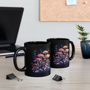 Mok magische paddenstoelbos, mystieke kleurrijke bloemenmok, betoverde psychedelische natuurmok, op sprookjes geïnspireerde koffie-theekop