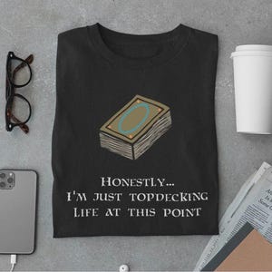 Estou apenas curtindo a vida neste momento. Camiseta MTG Magic The Gathering, Camiseta Magic Booster Pack, Torneios de Magic Vintage, Arena MTG