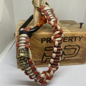 Jungle paracord key ring made in France Black bronze carabiner sand screw - Men&#39;s model with cool monkey head bronze bead.