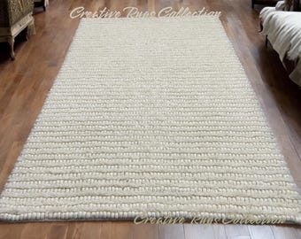 Alfombra de lana gruesa tejida a mano: diseño de bucle trenzado en blanco marfil