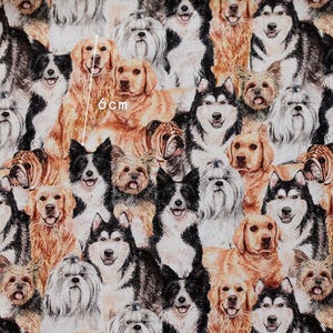 Peut inclure: Un motif de tissu présentant un collage de diverses races de chiens, dont des golden retrievers, des huskies et des shih tzus. L'image montre une mesure de 6 cm. Les chiens sont dans des tons de marron, noir et blanc, créant un design vivant et détaillé.